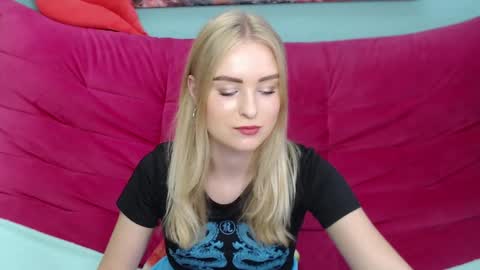 Snapshot of sofysoft chatting on 09.17.25 sofysoft online show from 09.17.25