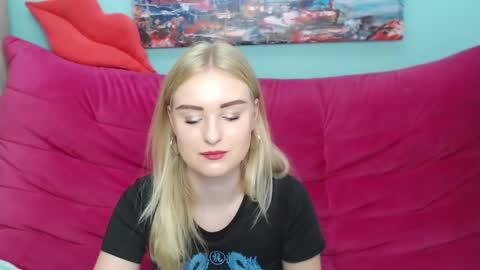 Snapshot of sofysoft chatting on 09.18.25 sofysoft online show from 09.18.25