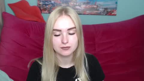 Snapshot of sofysoft chatting on 10.23.25 sofysoft online show from 10.23.25