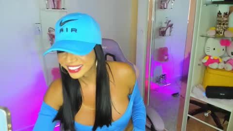 instagram    evalunavelez1. online show from 05.16.26
