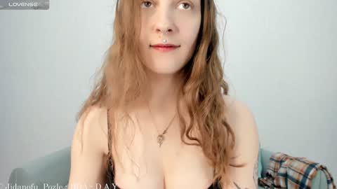 Snapshot of solaralice chatting on 01.18.25 SolarAlice online show from 01.18.25