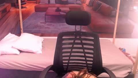 Snapshot of solarboom18 chatting on 11.06.25 solarboom18 online show from 11.06.25