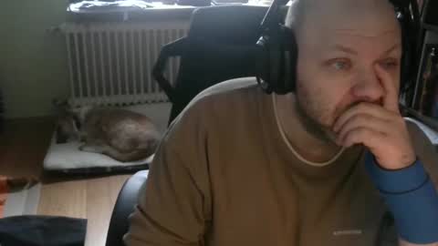 Snapshot of songoku81 chatting on 11.28.25 Tom online show from 11.28.25