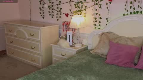 Snapshot of sonia_meow_ chatting on 09.15.25 Sonia Meow online show from 09.15.25