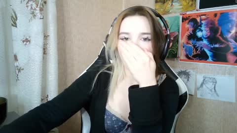 Snapshot of sonwosick chatting on 04.12.26 Mila online show from 04.12.26