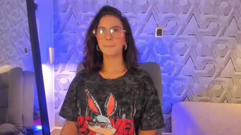 Snapshot of sophi_01 chatting on 07.13.26 sophie online show from 07.13.26