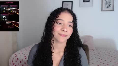 Snapshot of sophi_baby chatting on 10.29.25 Sophi baby online show from 10.29.25