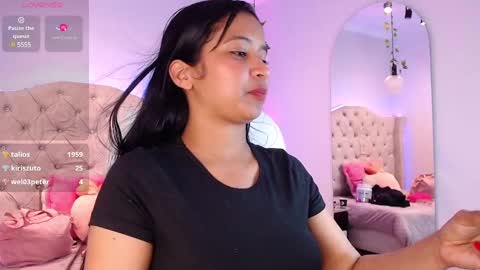 Snapshot of sophi_gray chatting on 12.19.24 Shophi online show from 12.19.24