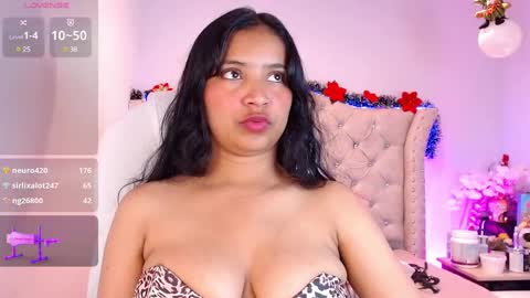 Snapshot of sophi_gray chatting on 12.20.24 Shophi online show from 12.20.24