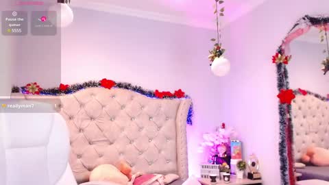 Snapshot of sophi_gray chatting on 12.27.24 Shophi online show from 12.27.24
