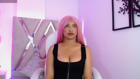 Snapshot of sophi_gray chatting on 01.19.25 Shophi online show from 01.19.25