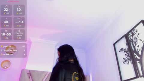 Snapshot of sophi_gray chatting on 01.22.25 Shophi online show from 01.22.25