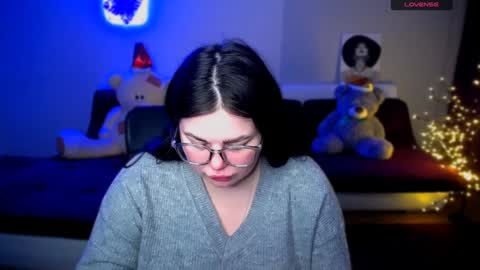 sophia__olsen online show from 12.10.24