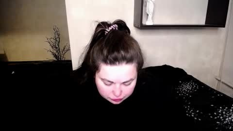 sophia__olsen online show from 11.11.25