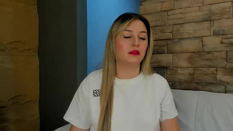 Snapshot of sophia_dior1 chatting on 10.17.25 Sophia online show from 10.17.25