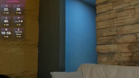 Snapshot of sophia_dior1 chatting on 10.21.25 Sophia online show from 10.21.25