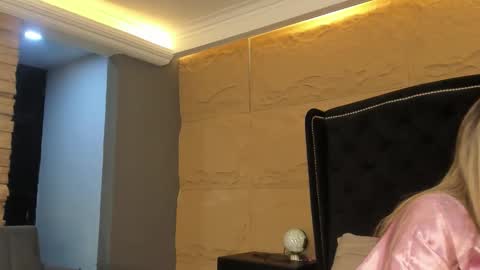 Snapshot of sophia_dior1 chatting on 11.13.25 Sophia online show from 11.13.25