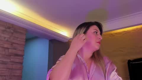 Snapshot of sophia_dior1 chatting on 11.19.25 Sophia online show from 11.19.25