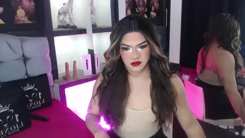 Snapshot of sophia_hott01 chatting on 10.06.25 sophia_hott01 online show from 10.06.25