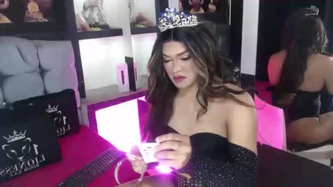 Snapshot of sophia_hott01 chatting on 10.10.25 sophia_hott01 online show from 10.10.25