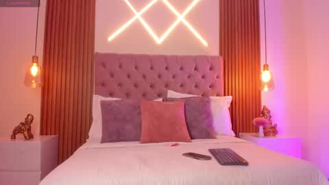 Snapshot of sophia_turneer chatting on 09.11.25 sophia_turneer online show from 09.11.25