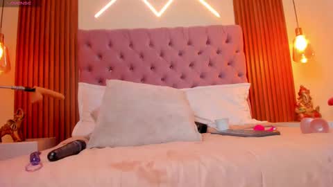 Snapshot of sophia_turneer chatting on 09.20.25 sophia_turneer online show from 09.20.25