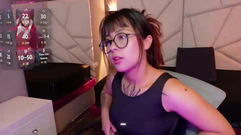 Snapshot of sophiaa_7 chatting on 10.12.25 Sophi online show from 10.12.25