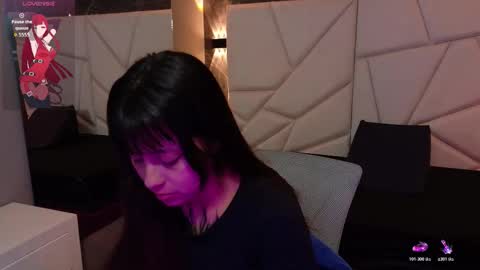 Snapshot of sophiaa_7 chatting on 11.04.25 Sophi online show from 11.04.25