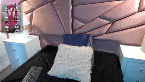 Snapshot of sophiaa_7 chatting on 11.06.25 Sophi online show from 11.06.25