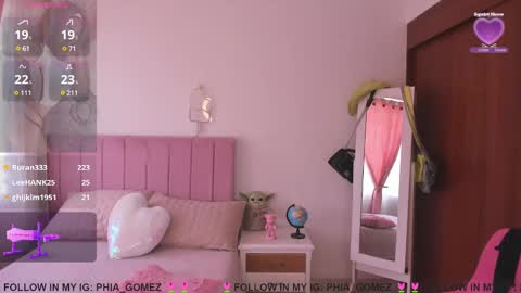 Snapshot of sophiaparker_ chatting on 02.05.25 online show from 02.05.25