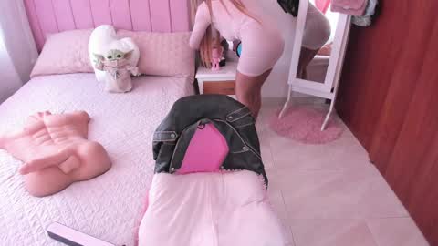 Snapshot of sophiaparker_ chatting on 02.15.25 online show from 02.15.25