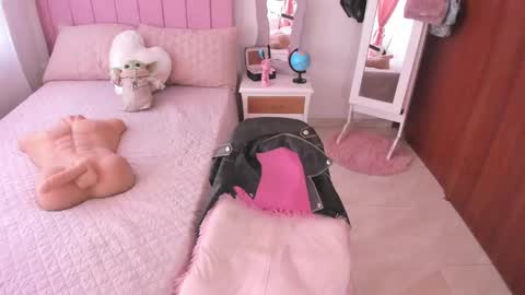 Snapshot of sophiaparker_ chatting on 02.19.25 online show from 02.19.25