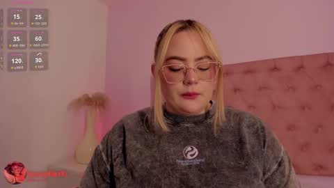 Snapshot of sophiarossee chatting on 10.16.25 Sofi online show from 10.16.25