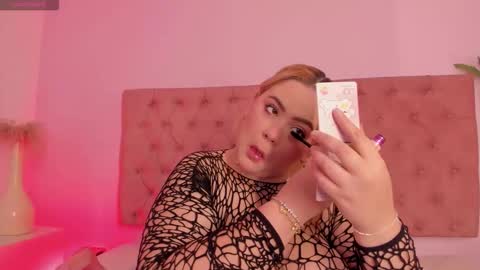 Snapshot of sophiarossee chatting on 12.20.25 Sofi online show from 12.20.25