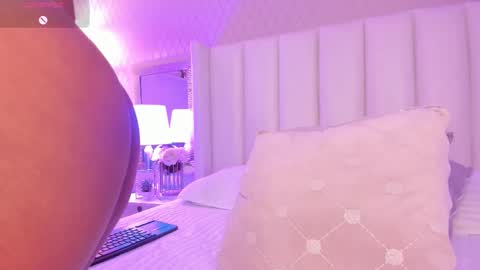 SophiaSmiths online show from 11.21.25