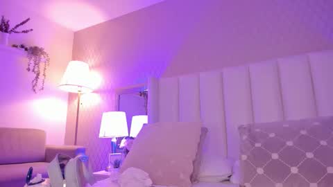 SophiaSmiths online show from 11.28.25