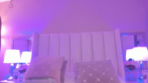 SophiaSmiths online show from 12.20.25