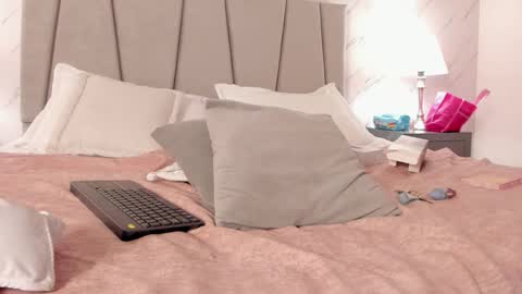 SOPHIE online show from 09.16.25