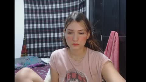Snapshot of sophie_cutexx chatting on 01.19.25 sophie online show from 01.19.25