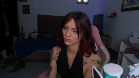 Snapshot of sophie_dolly_ chatting on 06.23.26 sophie doll online show from 06.23.26