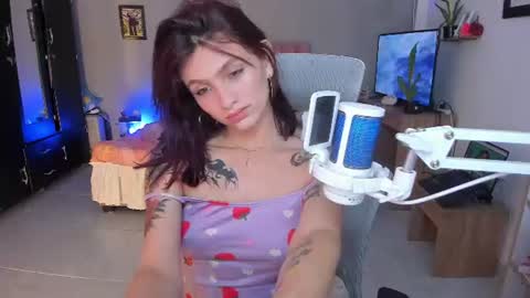 Snapshot of sophie_dolly_ chatting on 07.29.26 sophie doll online show from 07.29.26