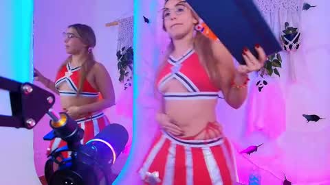 Snapshot of sophie_janner chatting on 10.28.25 SOPHIE JANNER online show from 10.28.25