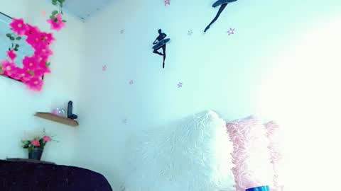 Snapshot of sophie_miaa chatting on 12.28.24 sophie_miaa online show from 12.28.24