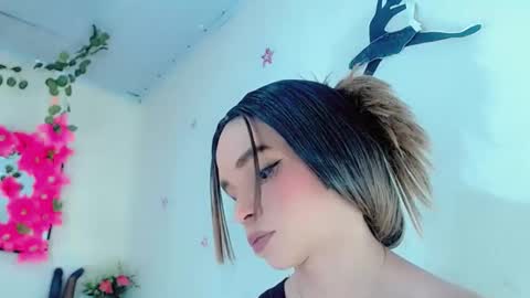 Snapshot of sophie_miaa chatting on 01.19.25 sophie_miaa online show from 01.19.25