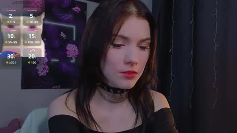 sophie_nomenal_ online show from 11.24.25
