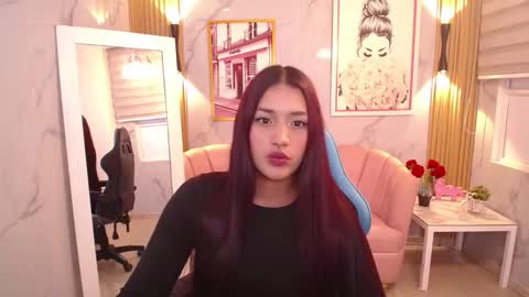 Snapshot of sophie_thomson_a chatting on 10.18.25 Sophie Thomson online show from 10.18.25
