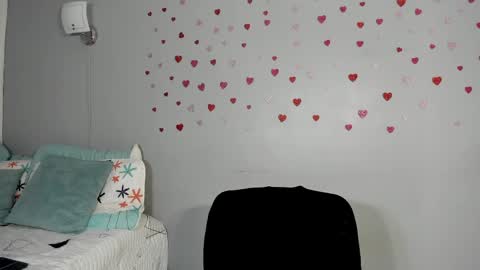 Snapshot of sophie_w1 chatting on 04.23.26 sophie_w1 online show from 04.23.26