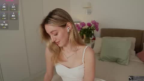 Snapshot of sophiebelll chatting on 06.12.26 sophiebelll online show from 06.12.26