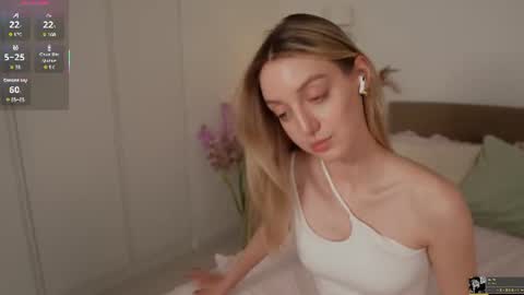 Snapshot of sophiebelll chatting on 06.19.26 sophiebelll online show from 06.19.26