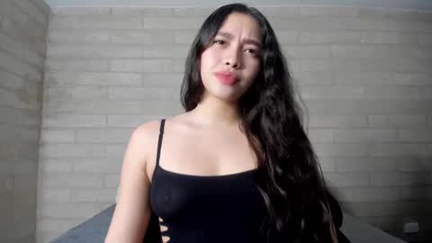 Snapshot of sophiebellucci chatting on 10.01.25 sophiebellucci online show from 10.01.25